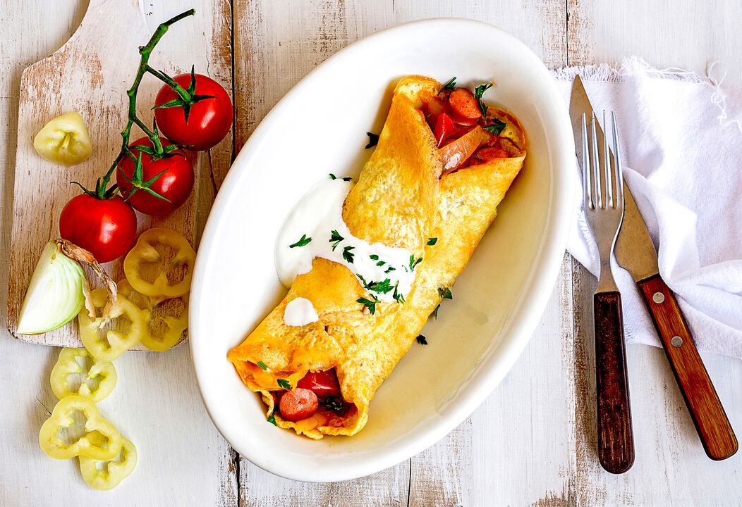 Til frokost har de som går ned i vekt på en keto-diett en omelett med ost, grønnsaker og skinke